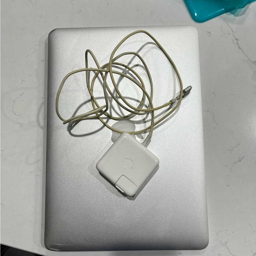 MacBook Air - Picture 5 of 6